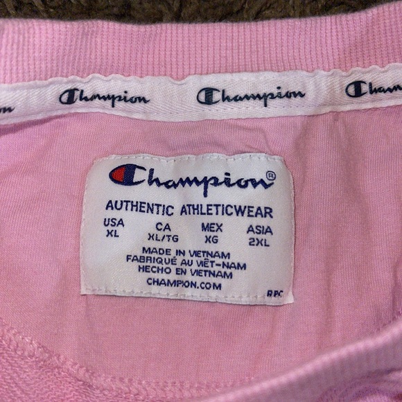 XL Woman’s cropped Champion Sweater - Picture 4 of 5